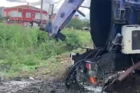 Umweltkatastrophe in Tekirdağ: Ein Fahrzeug der Gemeinde verschmutzte den Bach
