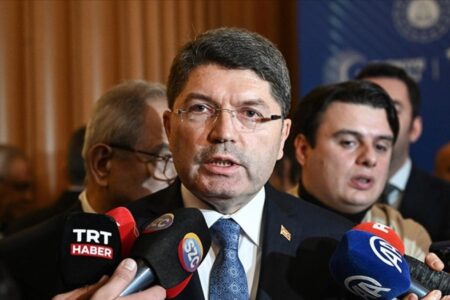 Yılmaz Tunç gab bekannt: Die Regulierung streunender Tiere liegt im Parlament