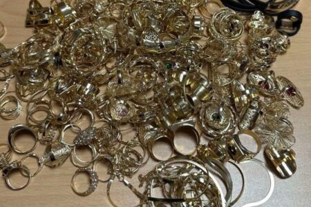 Beim bulgarischen Zoll blieb Goldschmuck im Wert von 40.000 Euro hängen