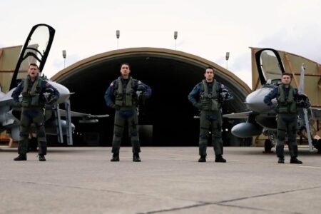 Besonderes Bild zum 113-jährigen Jubiläum der Luftwaffe