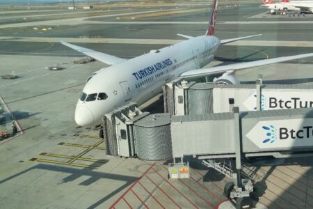 Das THY-Flugzeug, das einen Notfall meldete, kehrte Stunden später nach Istanbul zurück