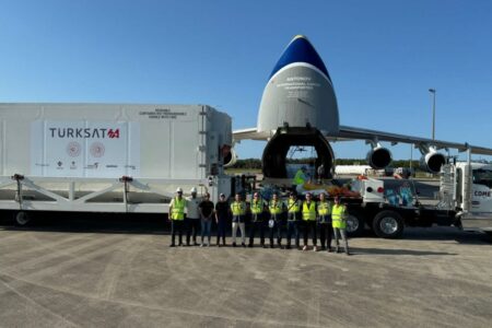 Der erste nationale Kommunikationssatellit der Türkei, TÜRKSAT 6A, bereitet sich auf den Start vor