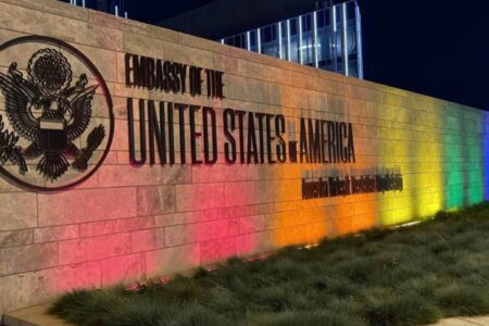 Die US-Botschaft in Ankara wurde in LGBT-Farben beleuchtet