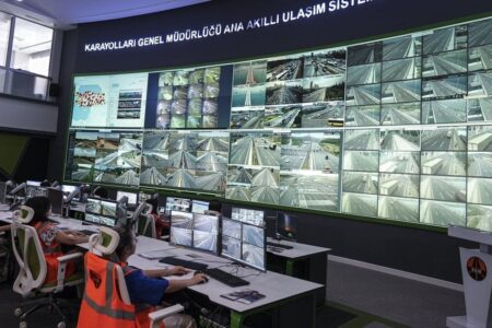 Durch intelligente Transportsysteme wird die Überlastung der Autobahnen an Feiertagen verringert