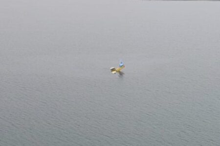 Ein Löschflugzeug landete hart im See in Aydın