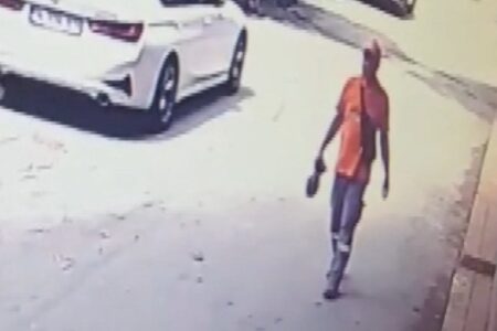 Ein Reinigungsbeamter in Istanbul übergab der Polizei eine Tasche voller Geld