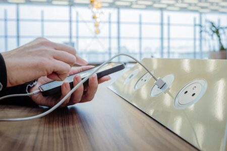 Ihre persönlichen Daten sind gefährdet: Denken Sie zweimal darüber nach, bevor Sie Ihr Telefon in öffentlichen Bereichen aufladen