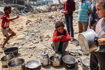 Kindern in Gaza droht der Tod aufgrund von Unterernährung