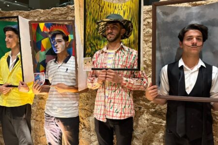 Maler malt Animationen von Gymnasiasten in Şanlıurfa