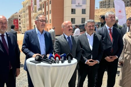 Mehmet Özhaseki: Wir werden bis Ende 2025 alle dauerhaften Erdbebenunterkünfte liefern