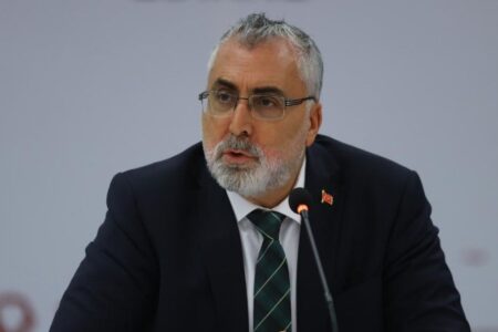 Minister Vedat Işıkhan gab bekannt: Innerhalb von zwei Tagen wurden 12.000 Anträge auf Unterstützung für berufstätige Mütter gestellt.