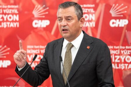 Özgür Özel: Ich bin besorgt über den Aufstieg rechtsextremer Gruppen in Europa