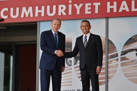Szenen vom Besuch von Präsident Erdoğan bei CHP