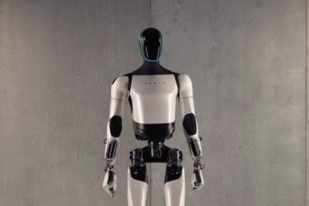 Teslas humanoider Roboter Optimus begann seine Arbeit in der Fabrik