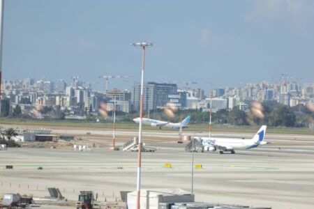US-Frachtflugzeug landet aufgrund von Netanjahus Waffenbeschwerde in Israel