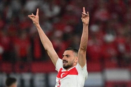Cemil Tugays Antwort auf die These, dass in Izmir eine Statue von Melih Demiral errichtet werden soll