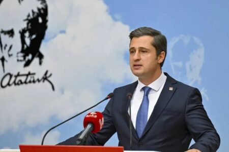 CHP-Sprecher Deniz Yücel erläuterte den gesamten Vorgang des Diebstahls des WhatsApp-Kontos