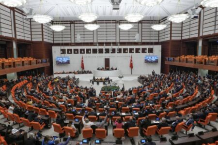 Die Große Nationalversammlung der Türkei bereitet sich auf eine außerordentliche Sitzung vor, an der auch der palästinensische Präsident Abbas teilnehmen wird.