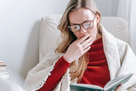 Einige praktische Vorschläge für Leser, die sich beim Lesen eines Buches schläfrig fühlen
