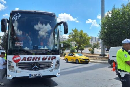 Kontrolle von Passagieren und Bussen am 15. Juli Democracy Bus Terminal