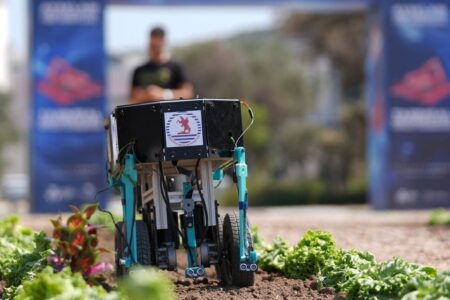 Landwirtschaftliche unbemannte Bodenfahrzeuge sind für TEKNOFEST auf der Strecke