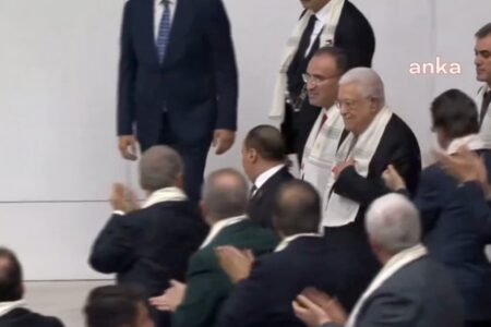 Mahmud Abbas erhielt in der Großen Nationalversammlung der Türkei stehende Ovationen