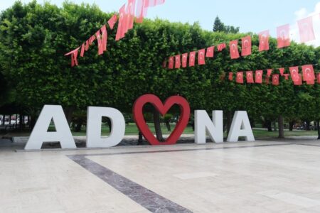 Thermometer zeigten 42 Grad in Adana: Parks blieben leer