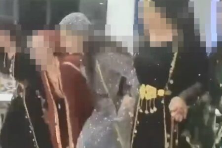Vier Personen, die bei einer Hochzeit in Siirt Organisationspropaganda betrieben hatten, wurden freigelassen