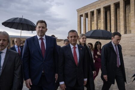 Besuch in Anıtkabir von Özgür Özel und SPD-Co-Vorsitzender Lars Klingbeil