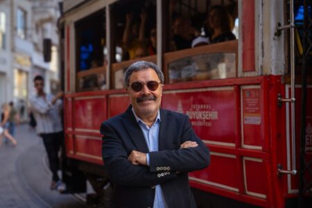 Countdown für Ahmet Ümits erwarteten Roman; Superintendent Nevzat geht hinunter auf die Felder