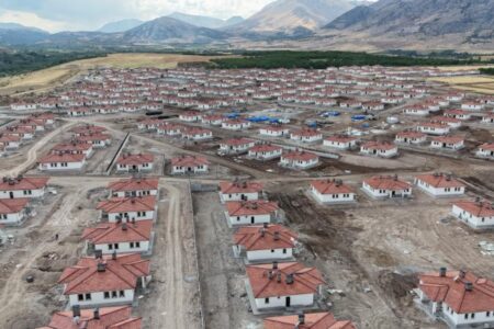 Countdown für die Übergabe von Dorfhäusern an Erdbebenopfer in Malatya