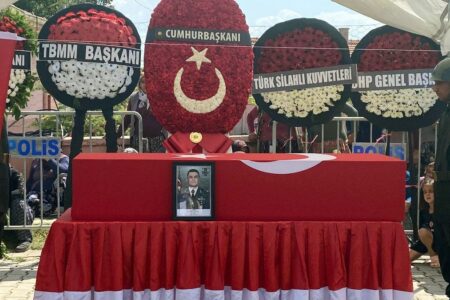 Der Märtyrer Major Osman Ayan wurde in Isparta beigesetzt