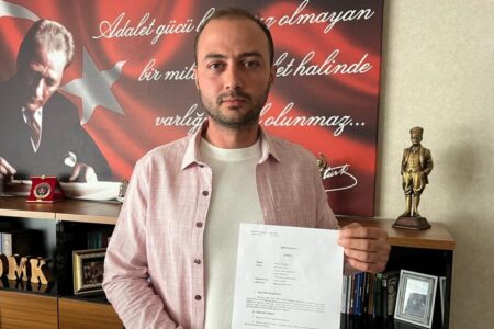 Er kehrte zur Militärschule zurück, wo er aufgrund einer FETO-Verschwörung ausgewiesen wurde, mit einem juristischen Sieg nach 14 Jahren.