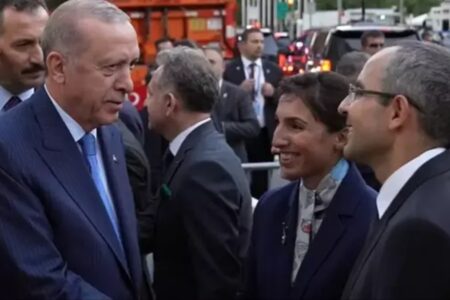 Hafize Gaye Erkan gehörte zu den Namen, die Präsident Erdoğan begrüßten.