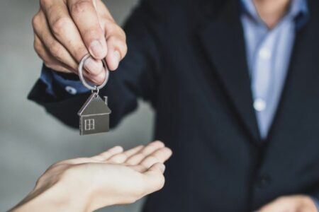 Immobilienmakler, die den Wohnraum exorbitant vergrößern, sind nicht zugelassen