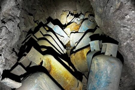 In einer Höhle und einem Unterschlupf in Hakkari wurde Munition beschlagnahmt