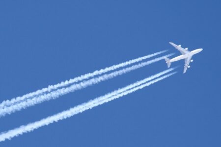 Klimakrisenvorsorge von Wissenschaftlern: Flugzeuge sollen langsamer fliegen