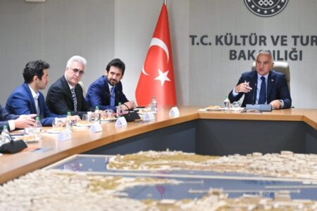 Mehmet Nuri Ersoy traf sich mit Theatervertretern: Er hörte sich ihre Probleme an