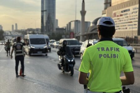 Mit der Öffnung der Schulen in Istanbul nahmen die Kontrollen zu