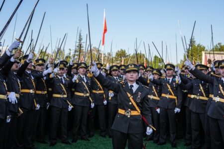MSB: Gegen die Absolventen der Militärakademie wurde eine Untersuchung eingeleitet, ihre Thesen sind nicht wahr