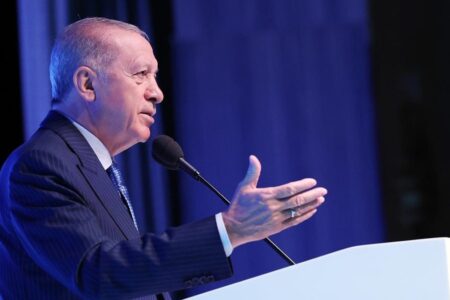 Präsident Erdoğan bei der Zeremonie zum Kauf neuer Fahrzeuge für Gendarmerie und Polizei