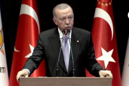 Präsident Erdoğan spricht beim erweiterten Treffen der Provinzführer