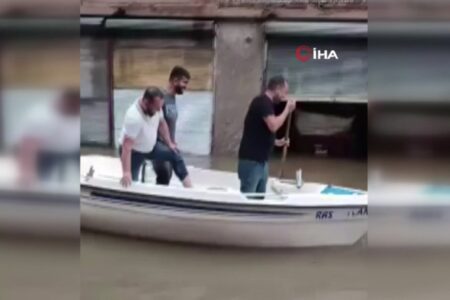 Szenen, die an Venedig in Adana erinnern: Sie reisten mit dem Boot