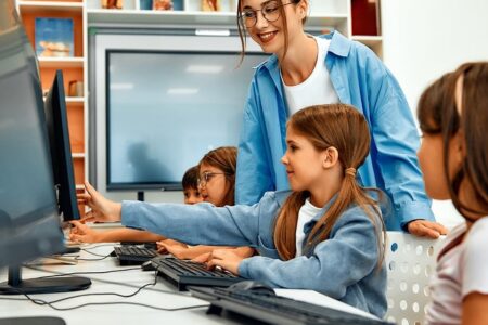 Warnung von Wissenschaftlern an Eltern: Wenn Ihre Kinder keine Brille wollen, lassen Sie sie draußen spielen