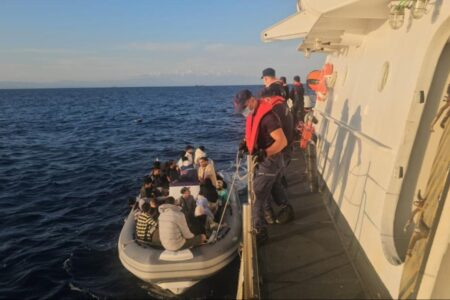 127 irreguläre Einwanderer wurden vor der Küste von Ayvalık ausgeschifft
