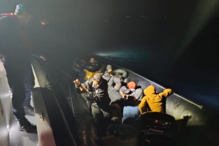 24 illegale Einwanderer wurden vor der Küste von Balıkesir gefangen