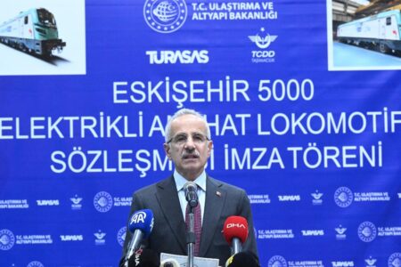Abdulkadir Uraloğlu: Die Lokomotive Eskişehir-5000 wird im September 2025 auf die Schiene gebracht
