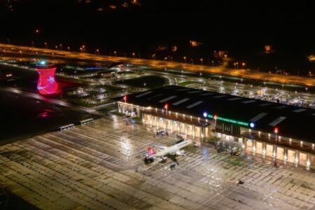 Abdulkadir Uraloğlu gab bekannt: Am Flughafen Rize-Artvin wurde ein neues Landebahnbeleuchtungssystem installiert