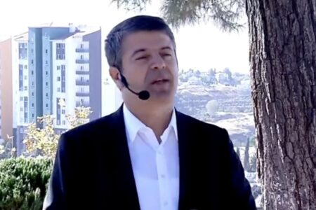 Abdurrahman Tutdere von CHP dankte Murat Kurum in der Halk-TV-Übertragung