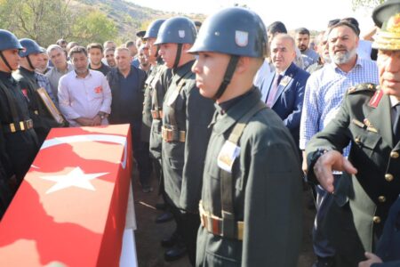 Abschied vom Infanterie-Vertragsgefreiten Sefer Alan in seiner Heimatstadt Elazığ